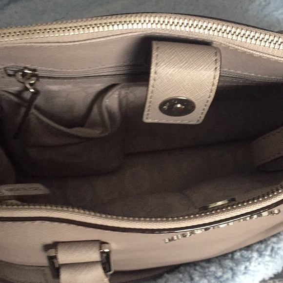 Michael kors handbag/crossbody - Picture 2 of 4